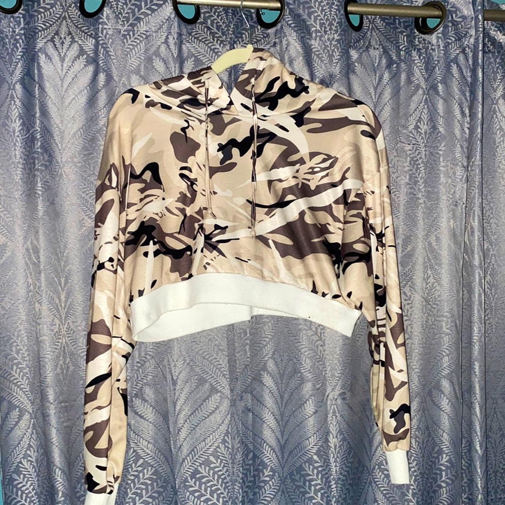 Crop top come with a skirt
